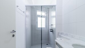 A modern bathroom with a glass-enclosed shower, a white toilet, and a marble countertop. - Av0905 in S o Paulo (São Paulo)