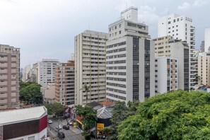 A cityscape with high-rise buildings, a street with vehicles, and some greenery. - Haddock 166 in S o Paulo (São Paulo)