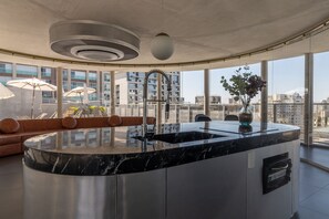 Room - Freicaneca 215 in S o Paulo (São Paulo)