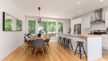 Maison 24 - 4 chambres | Private kitchen | Fridge, microwave, oven, dishwasher
