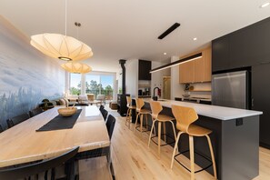 Casa | Cocina privada | Refrigerador, microondas, horno y lavavajillas