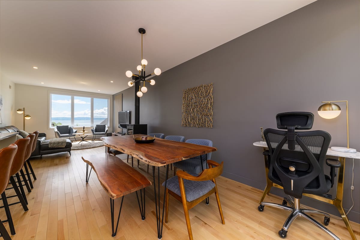 Maison 12 - 4 chambres | Living area | 40-inch flat-screen TV with cable channels, fireplace