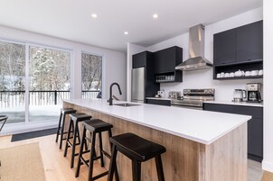 Refrigerador, microondas, horno, lavavajillas