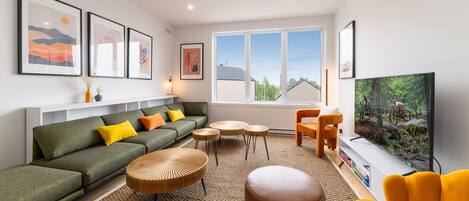 Casa | Área de sala de estar | Televisión de pantalla plana de 40 pulgadas con canales por cable