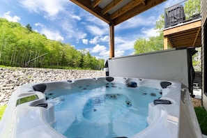 Private spa tub
