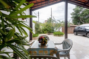 Biệt thự | 3 phòng ngủ, bộ đồ giường kháng dị ứng, bàn, màn/rèm cản sáng 
