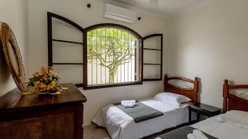3 bedrooms, hypo-allergenic bedding, desk, blackout curtains