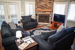 TV, peis, fotballspill og bordtennis