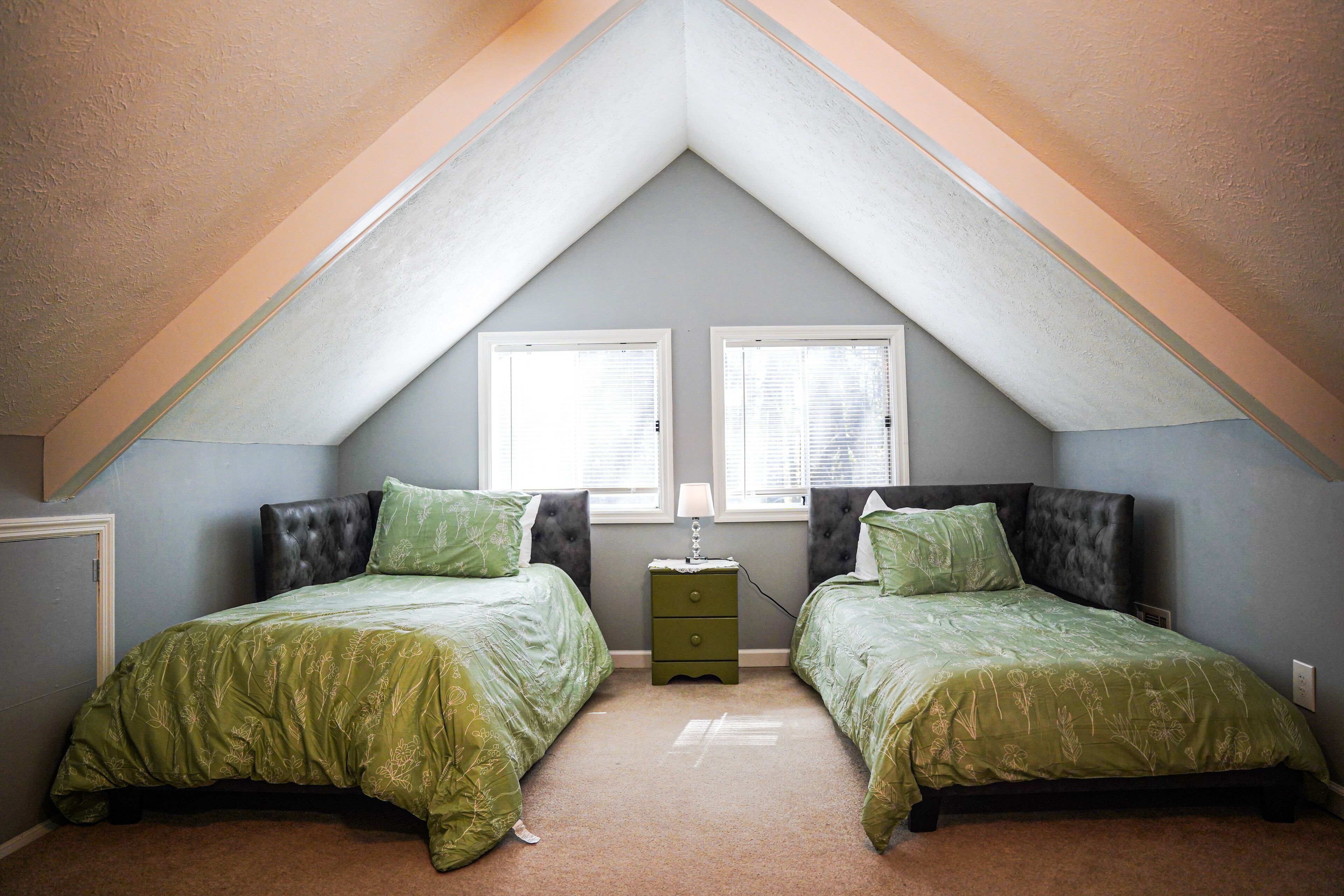 3 bedrooms, internet, bed sheets