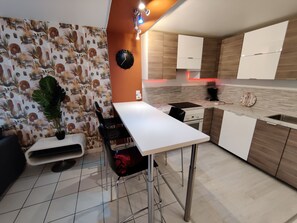 Kühlschrank, Ofen, Herdplatte, Geschirrspüler