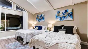 3 habitaciones, tabla de planchar con plancha, wifi y ropa de cama