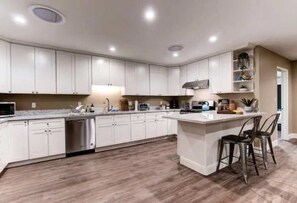 Fridge, microwave, oven, stovetop - Stunning 3BR: Pool Table, Arcades, Chic Comfort (South San Francisco)