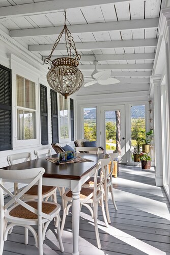  Sparkle on the Rocks is a Sanctuary of Comfort and Artistic Inspiration