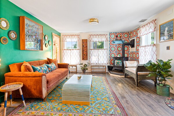 Smart TV, fireplace, books