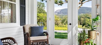  Sparkle on the Rocks is a Sanctuary of Comfort and Artistic Inspiration