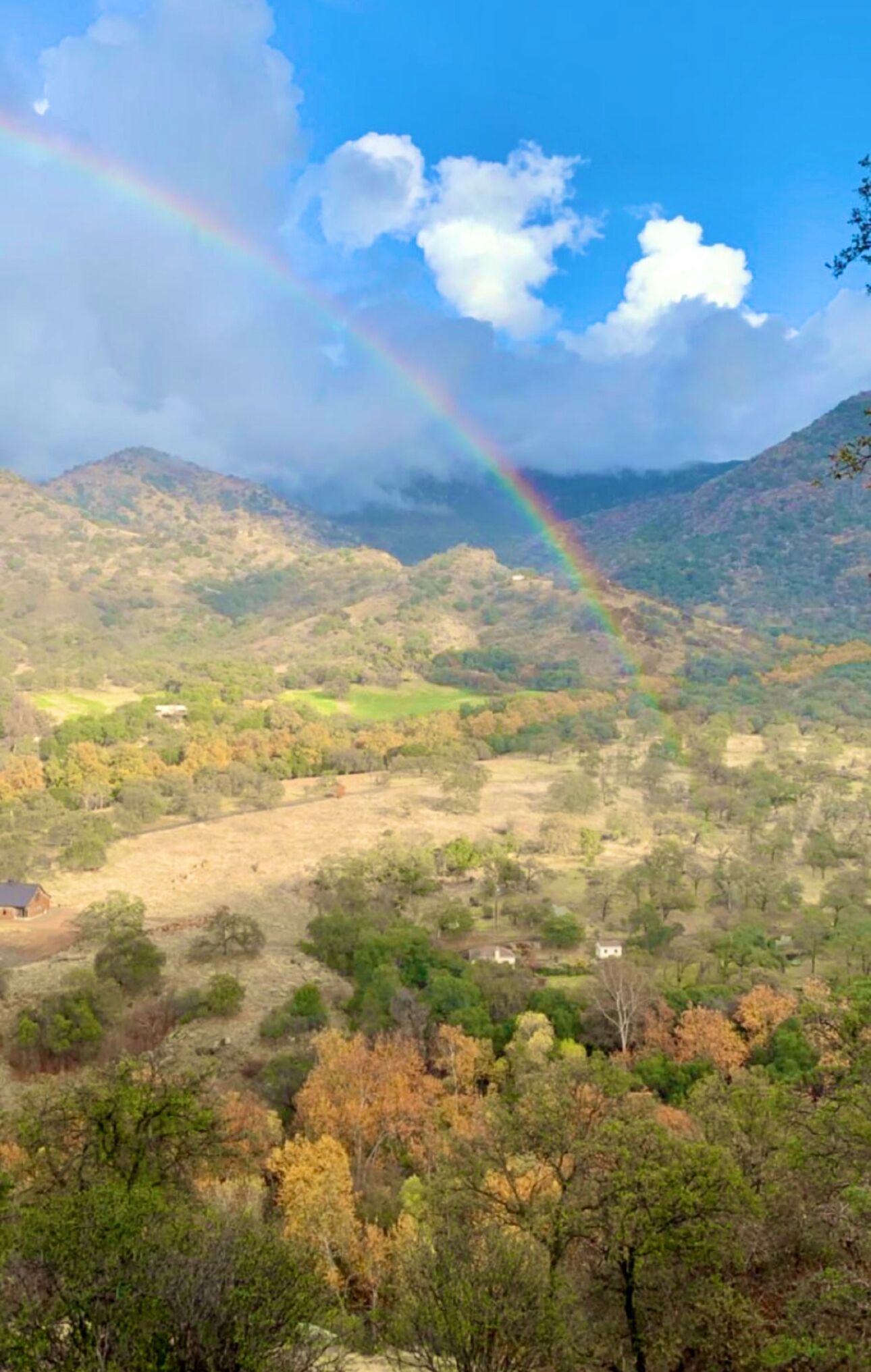 Spacious House with Breathtaking Panoramic Views and Private River Access