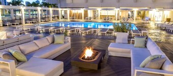 Ala Moana Condo by Zelloo