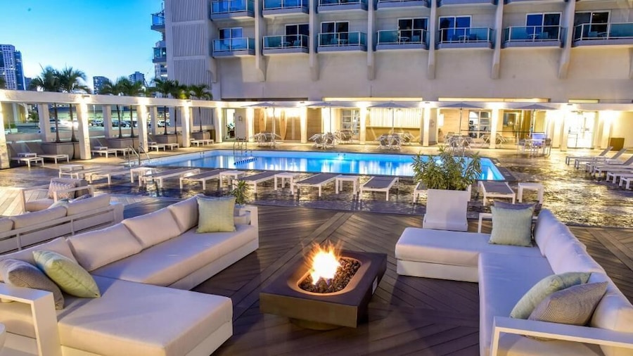 Ala Moana Condo by Zelloo