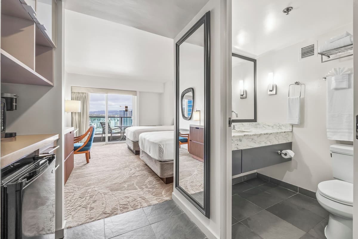 1 bedroom, hypo-allergenic bedding, desk, laptop workspace