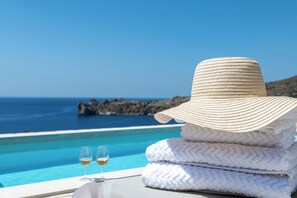 Outdoor pool - Boutique Villa Olivia (Agios Pavlos)