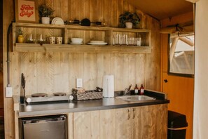 Private kitchen - The Woody Unit 6 - Glamping Retro (Erwin)