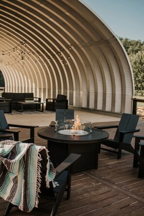 Terrace/patio - Norah’s Jungalow Unit 8- Not Pet Friendly - Glamping Retro (Erwin)