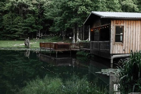 Exterior. The Pond House - Separate Location-No Pets - Glamping Retro