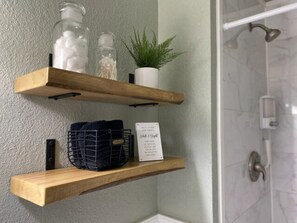 Produtos de toalete biodegradáveis, secador de cabelo