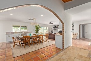 Interior - Casa Blanca - Enjoy Heated Pool- upon request (Mesa)