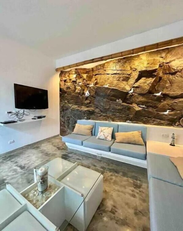 TV - Exclusive oceanfront house on a PRIVATE ISLAND. (Pucusana)