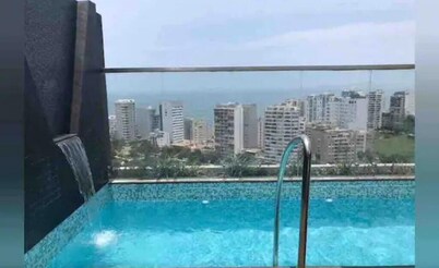 Ocean view malecon Best condo inLima with Pool gym