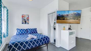 Desk, iron/ironing board, travel cot, WiFi