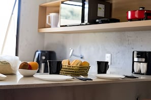 Familjevilla | Eget kök | Mikrovågsugn, spishäll, mixer och grytor/köksredskap