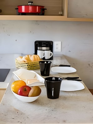 Familjevilla | Eget kök | Mikrovågsugn, spishäll, mixer och grytor/köksredskap