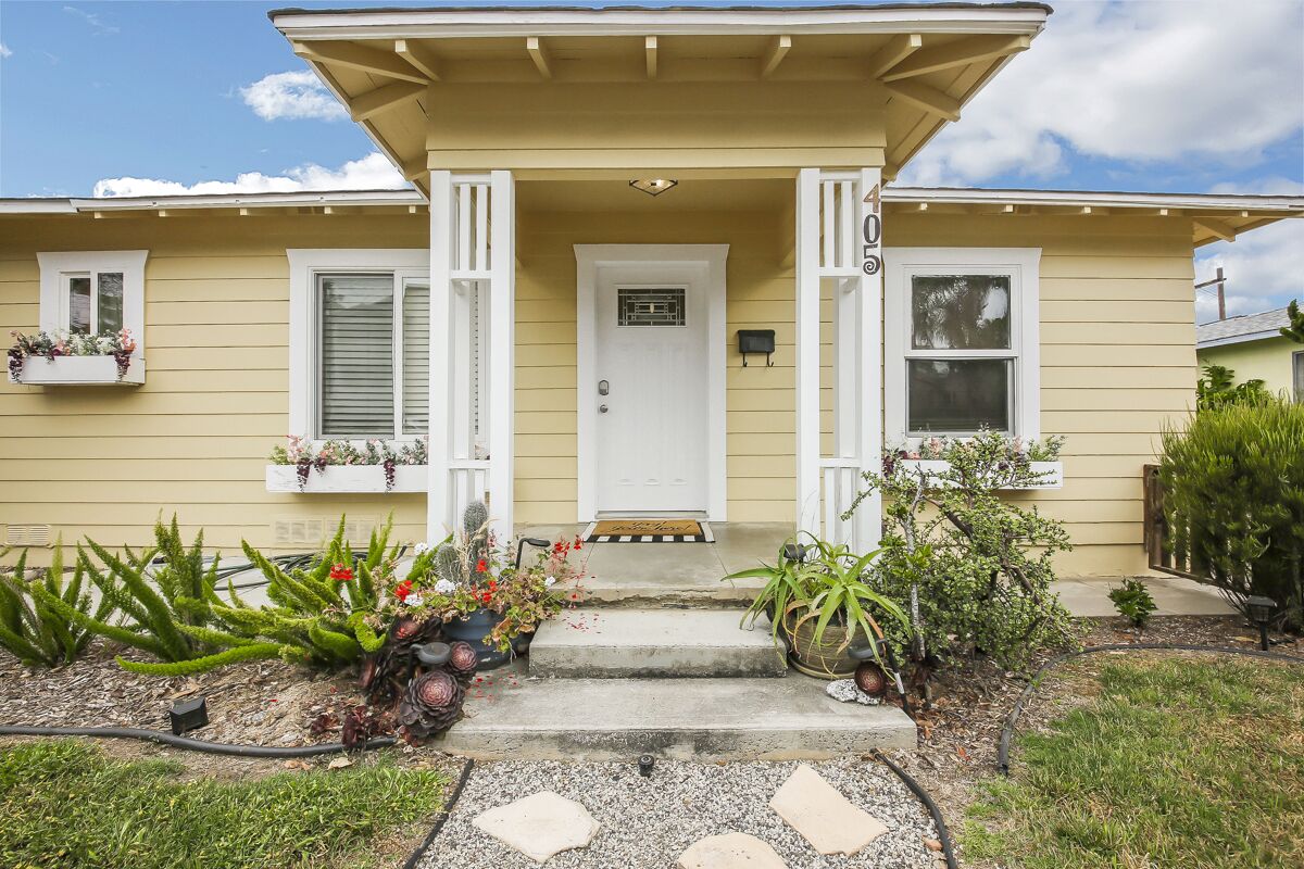 Less than a mile from the beach! Air conditioning, parking and large backyard.