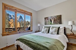 2 Schlafzimmer, Schreibtisch, Bügeleisen/Bügelbrett, WLAN