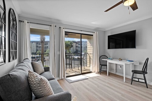 NEW to VRBO! Ocean View and Freshly Renovated First Floor Villa!! 