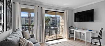 NEW to VRBO! Ocean View and Freshly Renovated First Floor Villa!! 