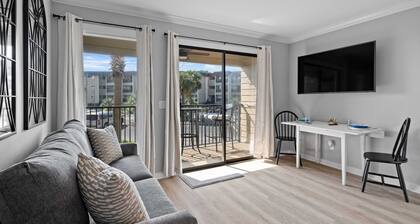 NEW to VRBO! Ocean View and Freshly Renovated First Floor Villa!!