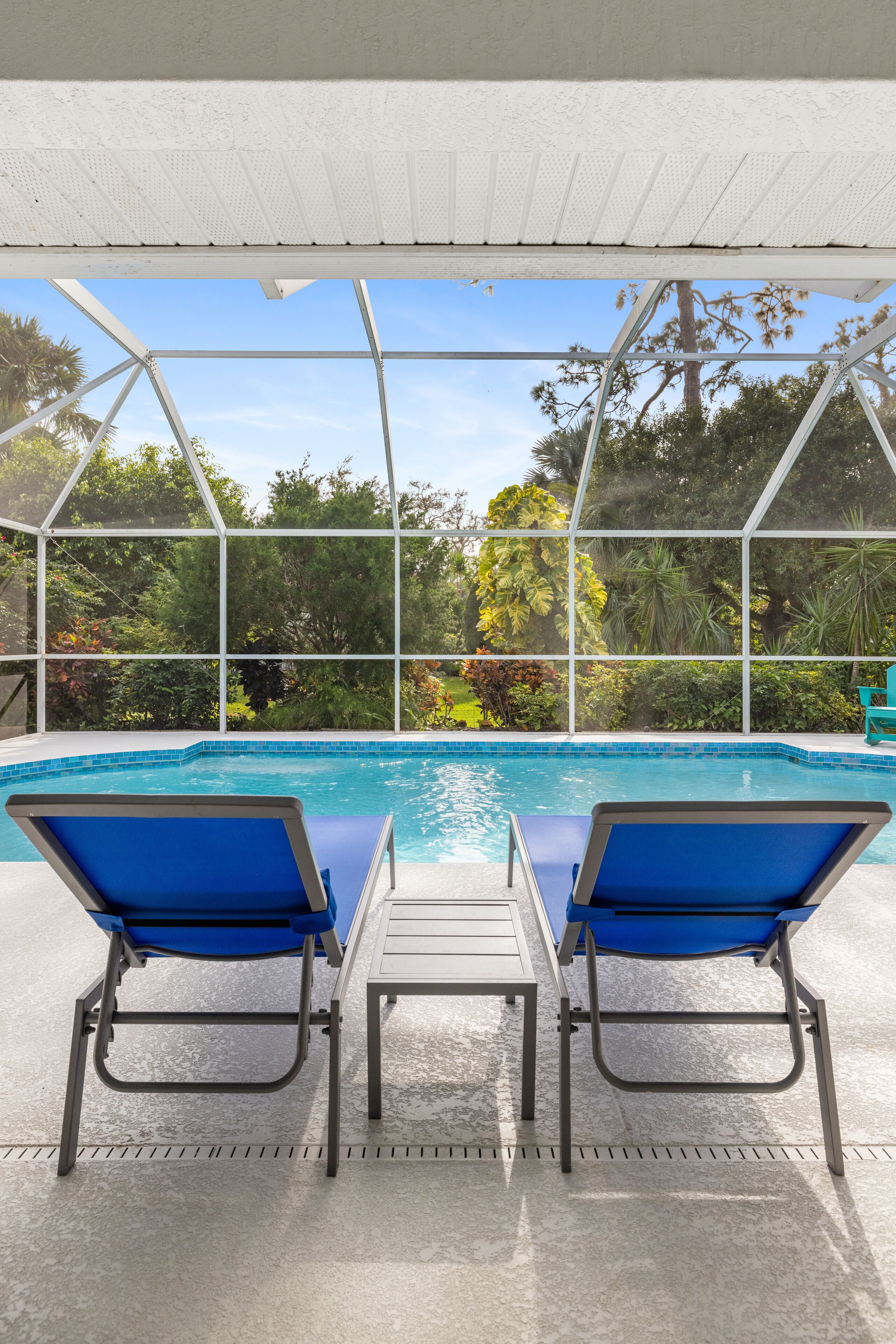 RENOVATED HOME WITH HEATED POOL LESS THAN 2 MILES TO NOKOMIS BEACH! 