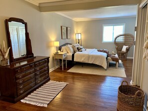 3 slaapkamers, een strijkplank/strijkijzer, wifi, beddengoed