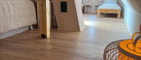 2 bedrooms, WiFi (free), bed sheets