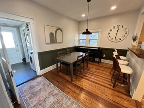 Interior - Delightful updated home with furnished patio, washer/dryer, & AC (Nashville)