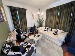 TV, DVD player, videoteca