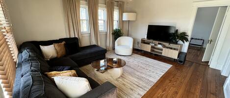 Télévision, lecteur de DVD, vidéothèque