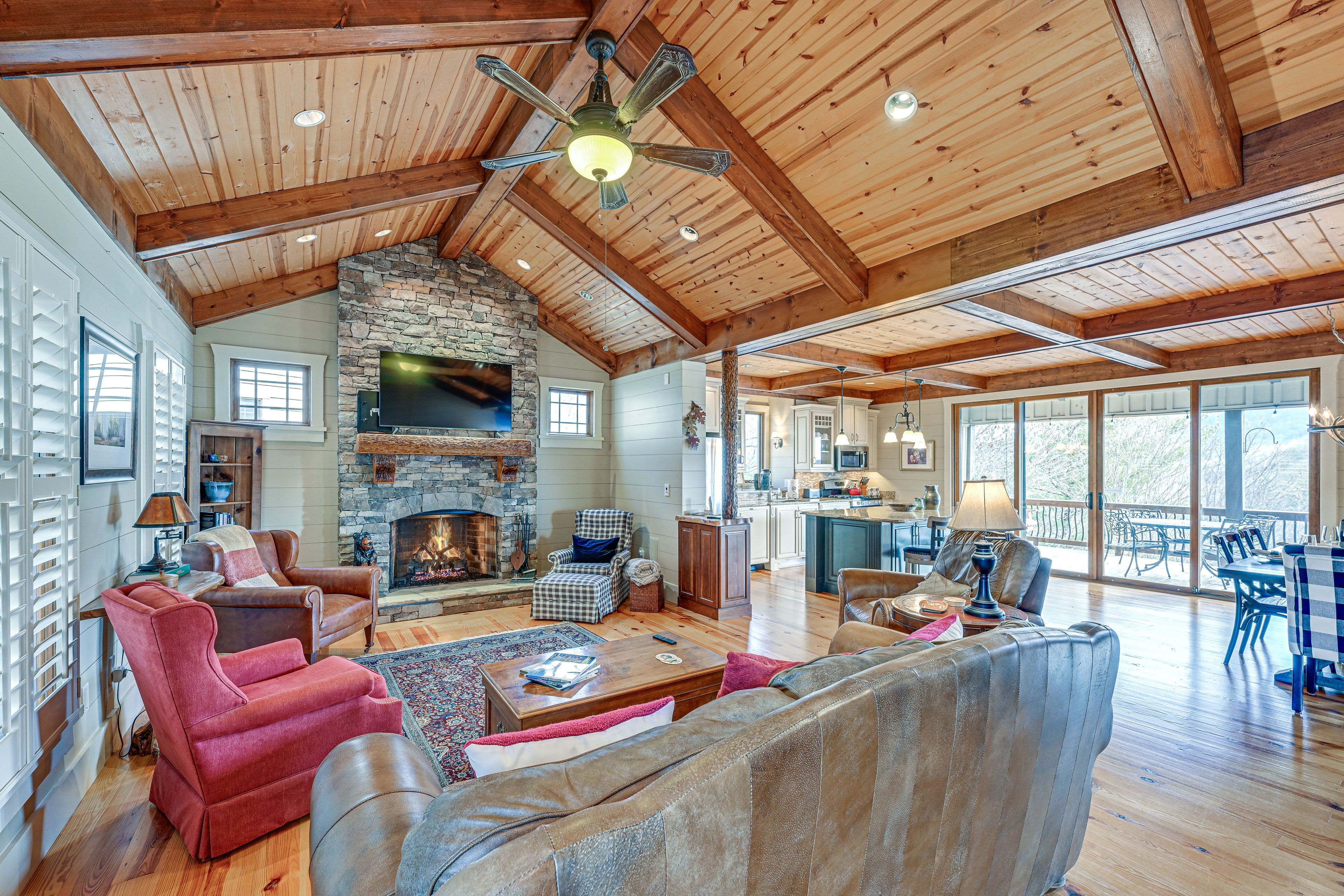 Mountain-View Georgia Cabin w/ 2 Decks