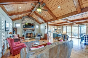 TV, fireplace, books - Mountain-View Georgia Cabin w/ 2 Decks (Dillard)