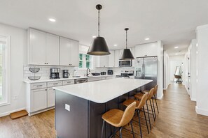 Fridge, microwave, oven, stovetop - Rehoboth Beach home with private pool, patio, fenced yard, 2 fridges, & W/D (Rehoboth Beach)