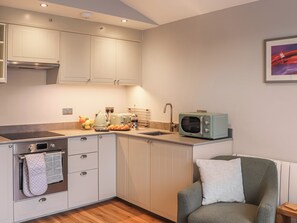 Private kitchen - 1 bedroom accommodation in Porthmadog (Porthmadog)
