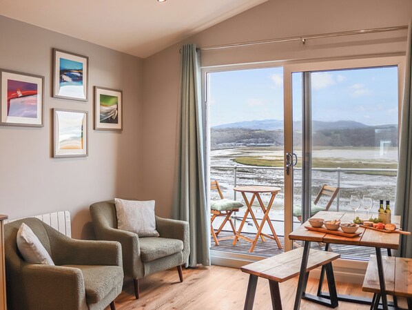 Living area - 1 bedroom accommodation in Porthmadog (Porthmadog)